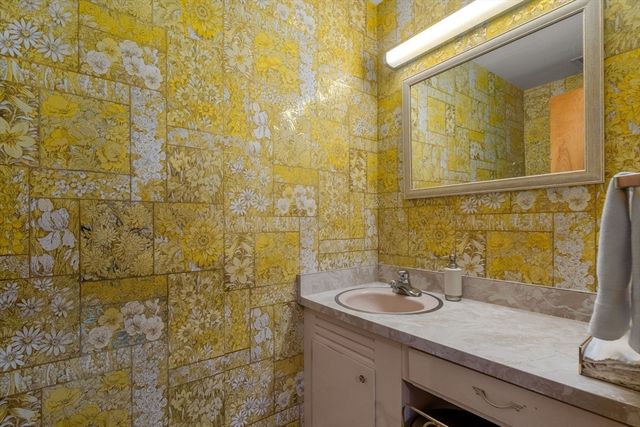 26 Arrowhead Rd, Weston, MA 02493