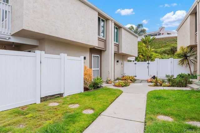 1081 Woodlake Dr, Cardiff By The Sea, CA 92007