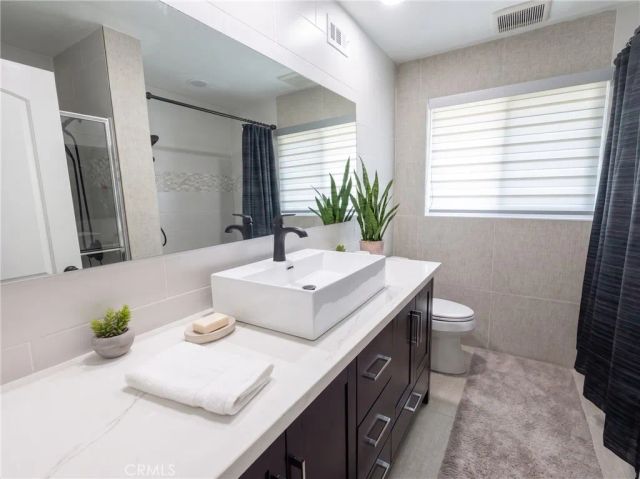 2750 San Carlos, Costa Mesa, CA 92626