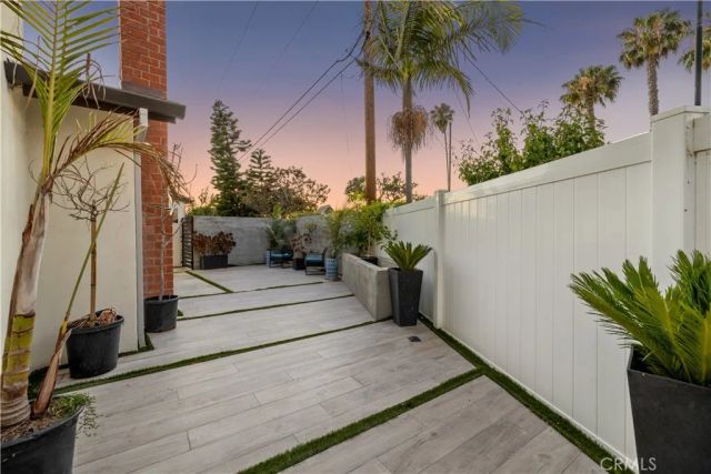 2750 San Carlos, Costa Mesa, CA 92626