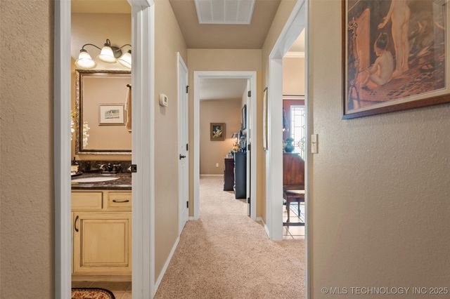 18 Longacre Drive, Ramona, OK 74061