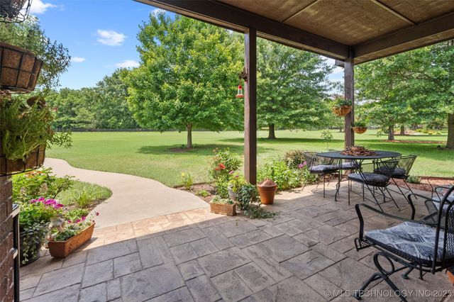 18 Longacre Drive, Ramona, OK 74061