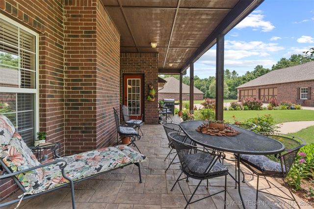 18 Longacre Drive, Ramona, OK 74061