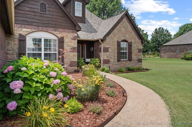 18 Longacre Drive, Ramona, OK 74061