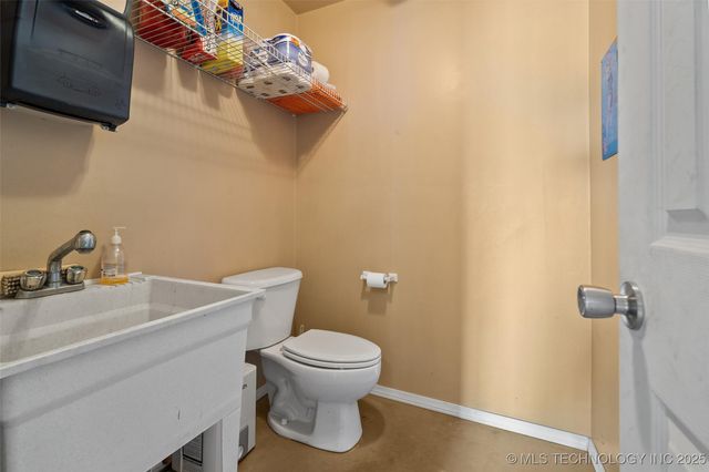 18 Longacre Drive, Ramona, OK 74061