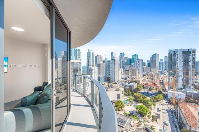 121 NE 5th St 3005, Miami, FL 33130