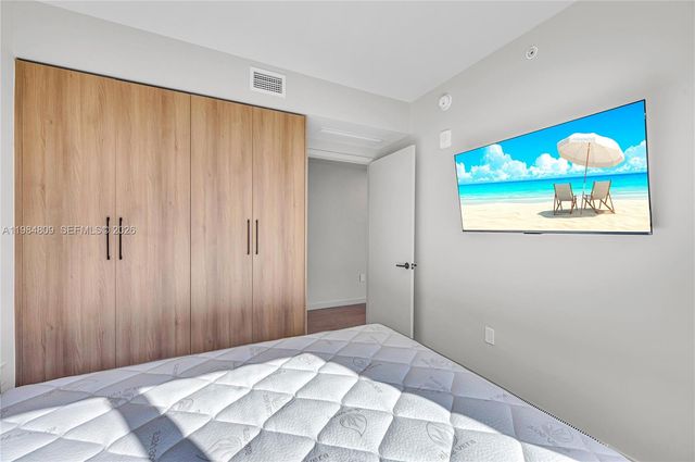 121 NE 5th St 3005, Miami, FL 33130