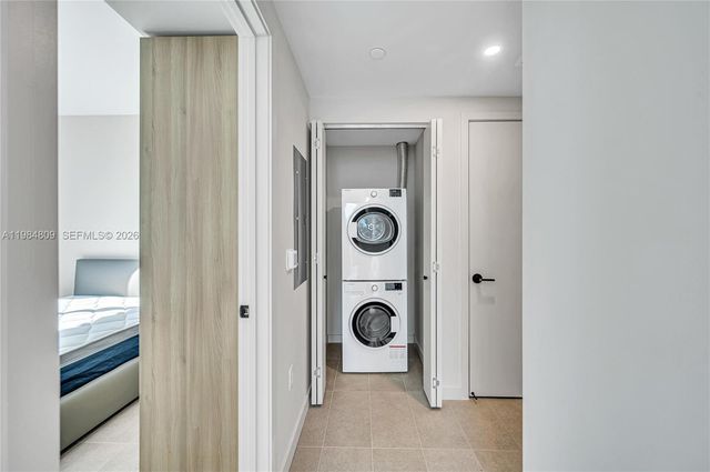 121 NE 5th St 3005, Miami, FL 33130