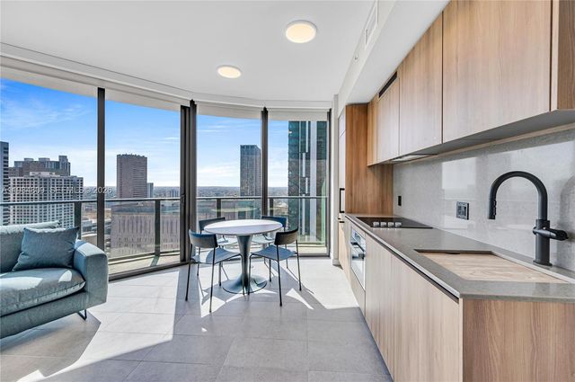 121 NE 5th St 3005, Miami, FL 33130