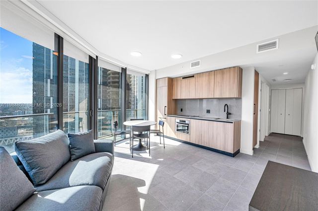 121 NE 5th St 3005, Miami, FL 33130