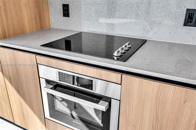 121 NE 5th St 3005, Miami, FL 33130