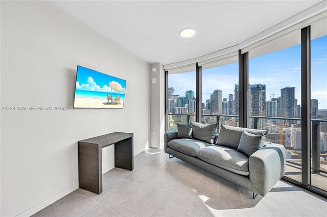 121 NE 5th St 3005, Miami, FL 33130