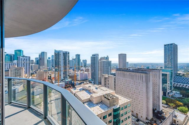 121 NE 5th St 3005, Miami, FL 33130