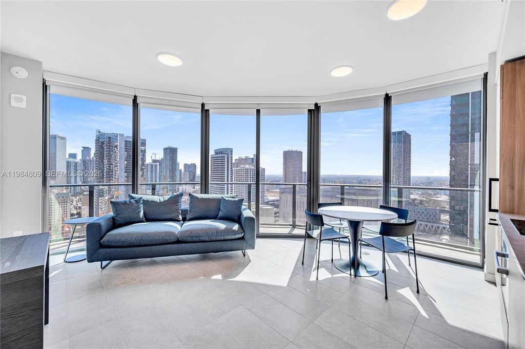 121 NE 5th St 3005, Miami, FL 33130