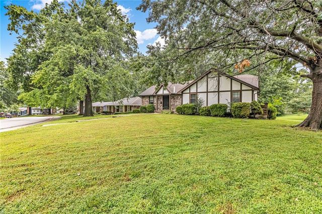3612 NE Chapel Drive, Lee's Summit, MO 64064