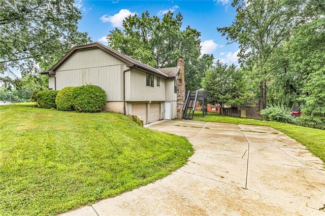 3612 NE Chapel Drive, Lee's Summit, MO 64064