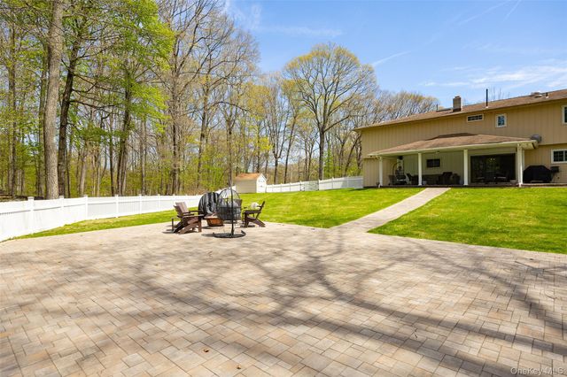 10 Quail Ridge Road, Hyde Park, NY 12538