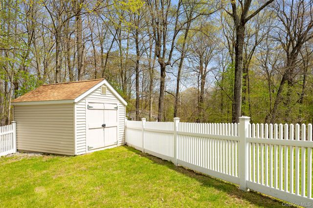 10 Quail Ridge Road, Hyde Park, NY 12538