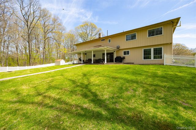 10 Quail Ridge Road, Hyde Park, NY 12538
