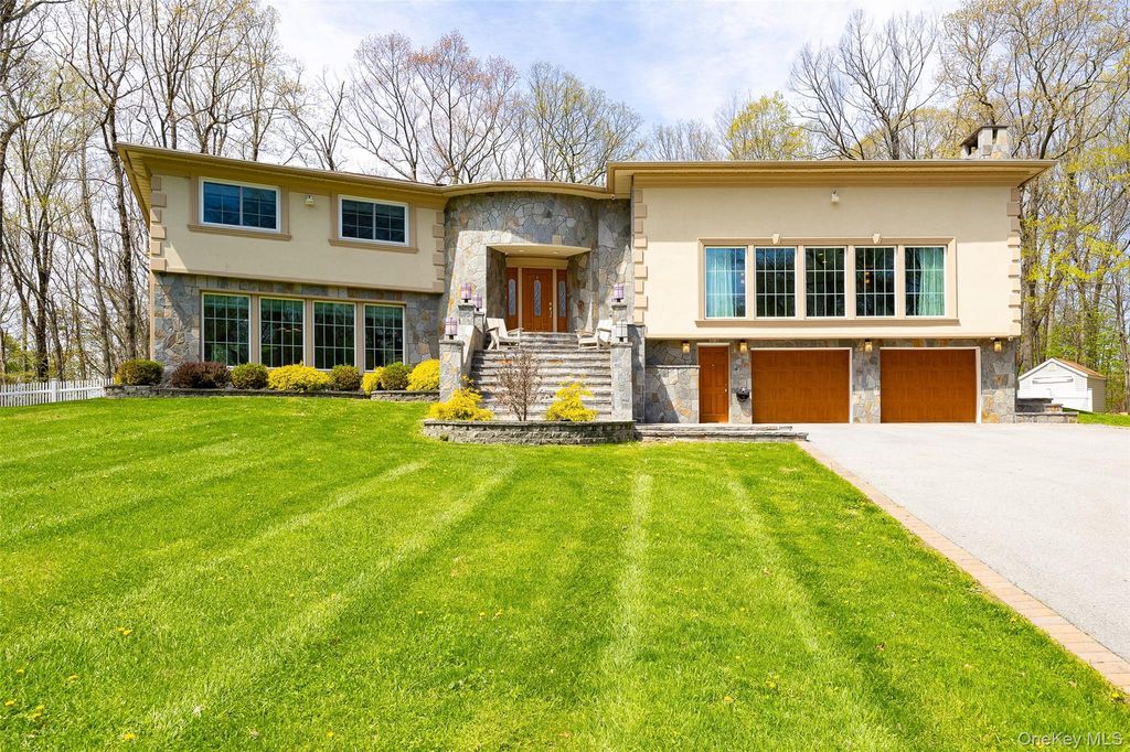 10 Quail Ridge Road, Hyde Park, NY 12538