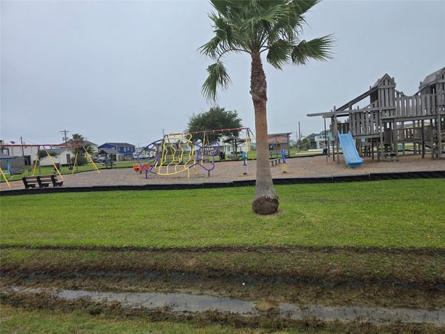 4222 Mason Drive, Galveston, TX 77554