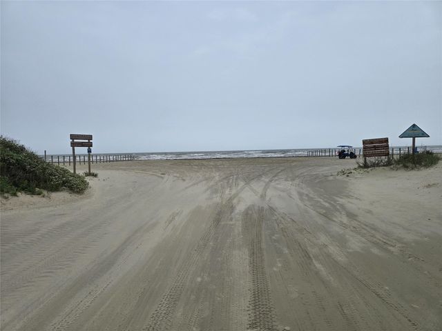 4222 Mason Drive, Galveston, TX 77554