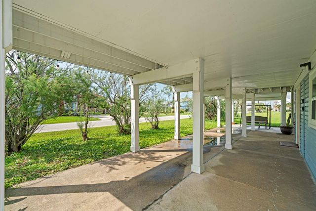 4222 Mason Drive, Galveston, TX 77554