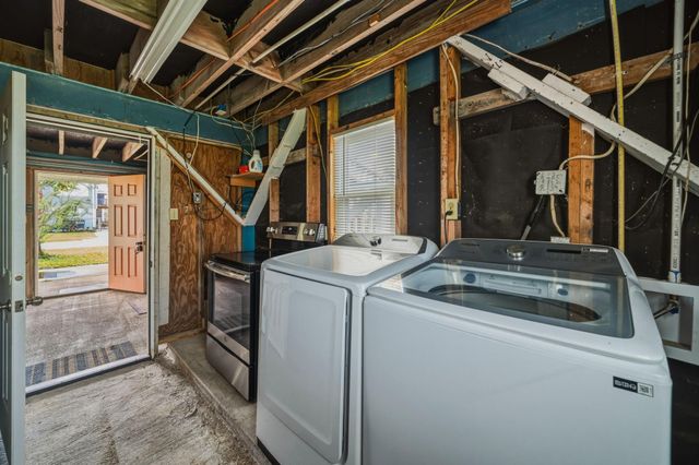 4222 Mason Drive, Galveston, TX 77554