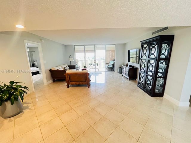 3940 Inverrary Blvd 808-A, Lauderhill, FL 33319