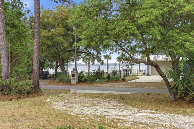 5467 North Shore Rd, Pensacola, FL 32507