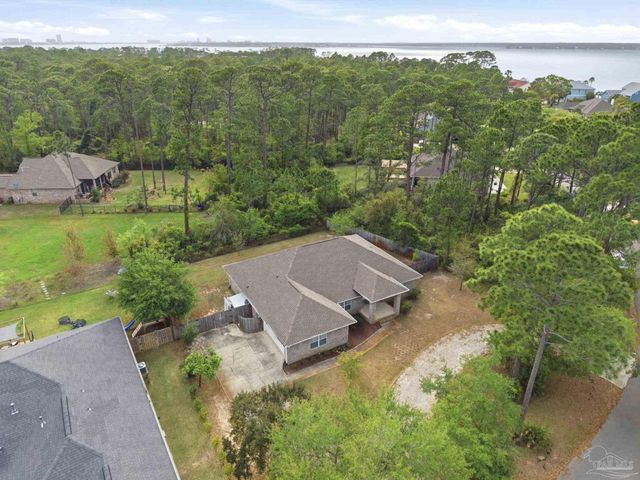 5467 North Shore Rd, Pensacola, FL 32507