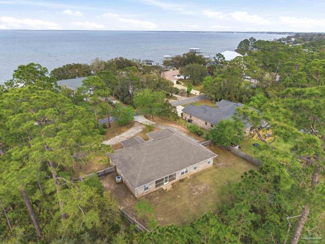 5467 North Shore Rd, Pensacola, FL 32507