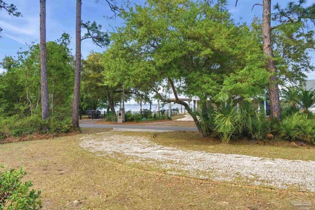 5467 North Shore Rd, Pensacola, FL 32507