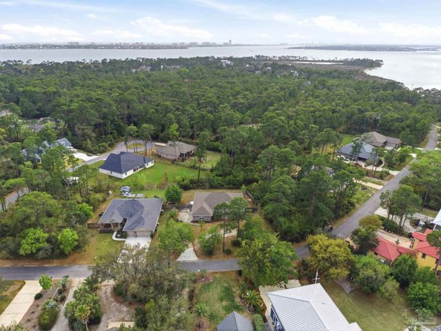 5467 North Shore Rd, Pensacola, FL 32507