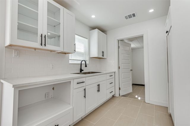 412 E 8th Street, Irving, TX 75060