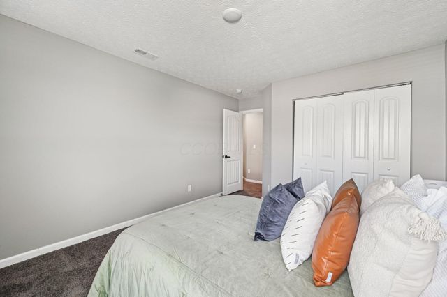 1131 Hampton Lane, London, OH 43140