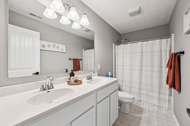 1131 Hampton Lane, London, OH 43140