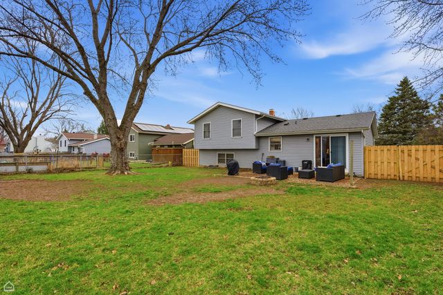 3706 W Bradley Court, Mchenry, IL 60050