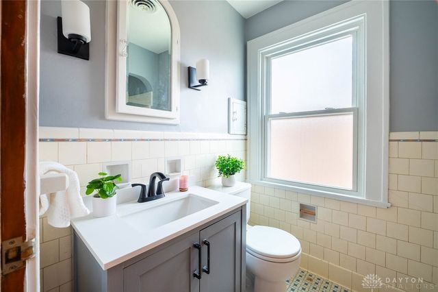 211 Triangle Avenue, Oakwood, OH 45419