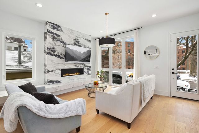 2938 N Leavitt Street, Chicago, IL 60618