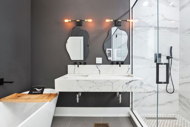 2938 N Leavitt Street, Chicago, IL 60618