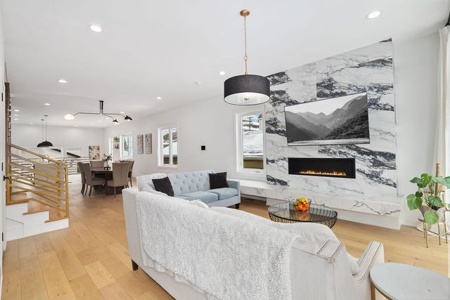 2938 N Leavitt Street, Chicago, IL 60618