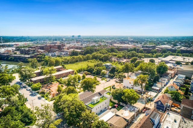 2938 N Leavitt Street, Chicago, IL 60618