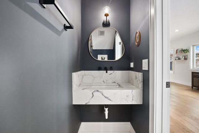 2938 N Leavitt Street, Chicago, IL 60618