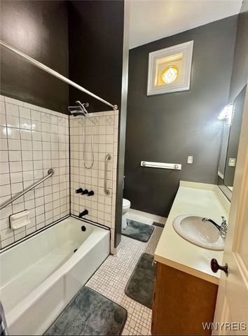 25 Whitney Place Lower Front, Buffalo, NY 14201