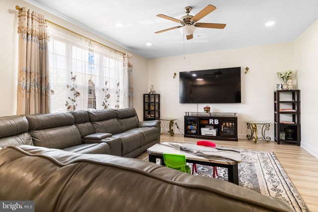 35 BRINKMANNS WAY, Feasterville Trevose, PA 19053