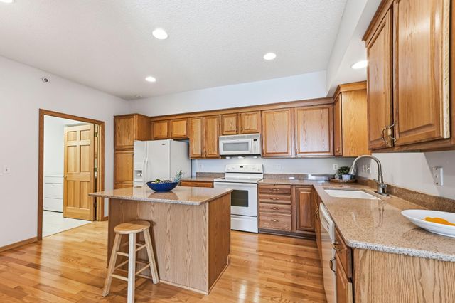 14018 54th Avenue N 3, Plymouth, MN 55446