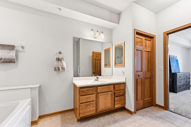 14018 54th Avenue N 3, Plymouth, MN 55446