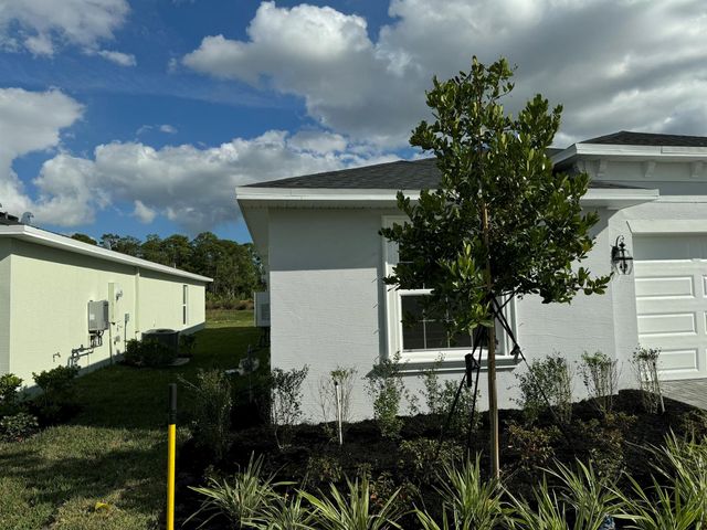 10501 NW Suncrest, Port St Lucie, FL 34987