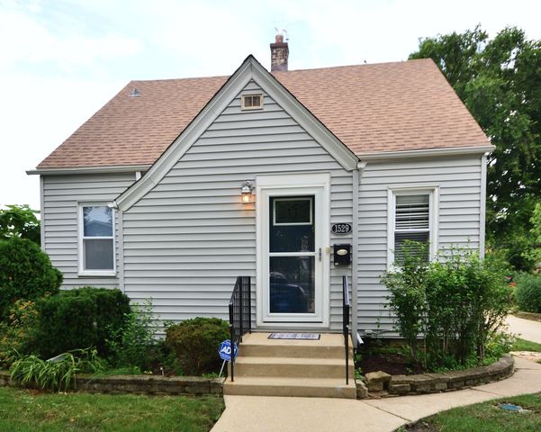 1529 N 33rd Avenue, Melrose Park, IL 60160